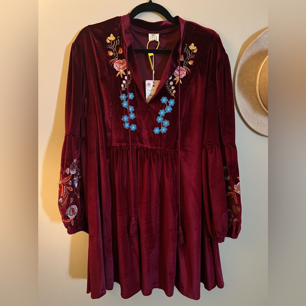 NWT Faux Velvet Embroidered Mini